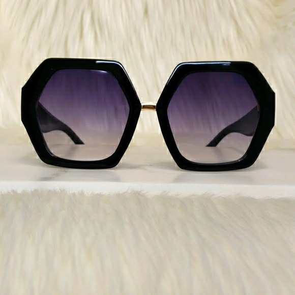 New 🎅 Luxury V Shape Sunglasses - Picture 5 of 8